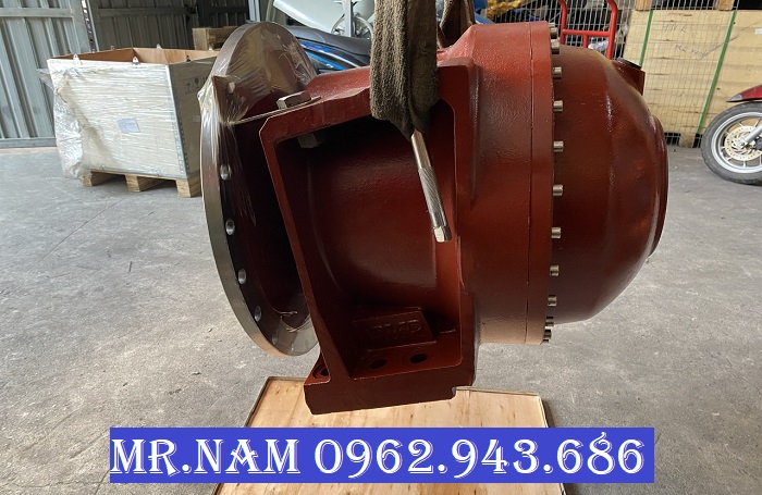 phía cạnh sườn hộp giảm tốc