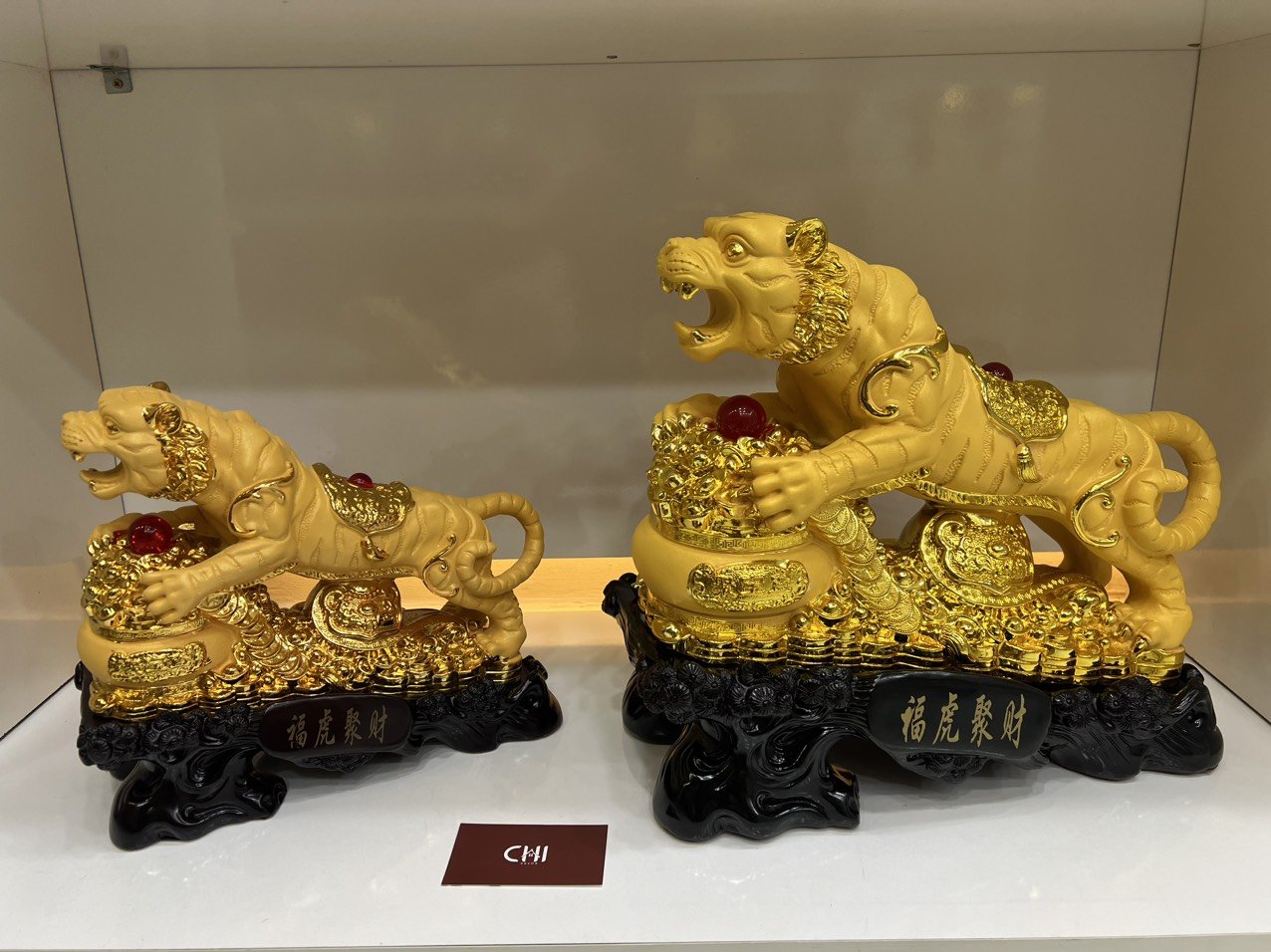 Tượng hổ hủ vàng