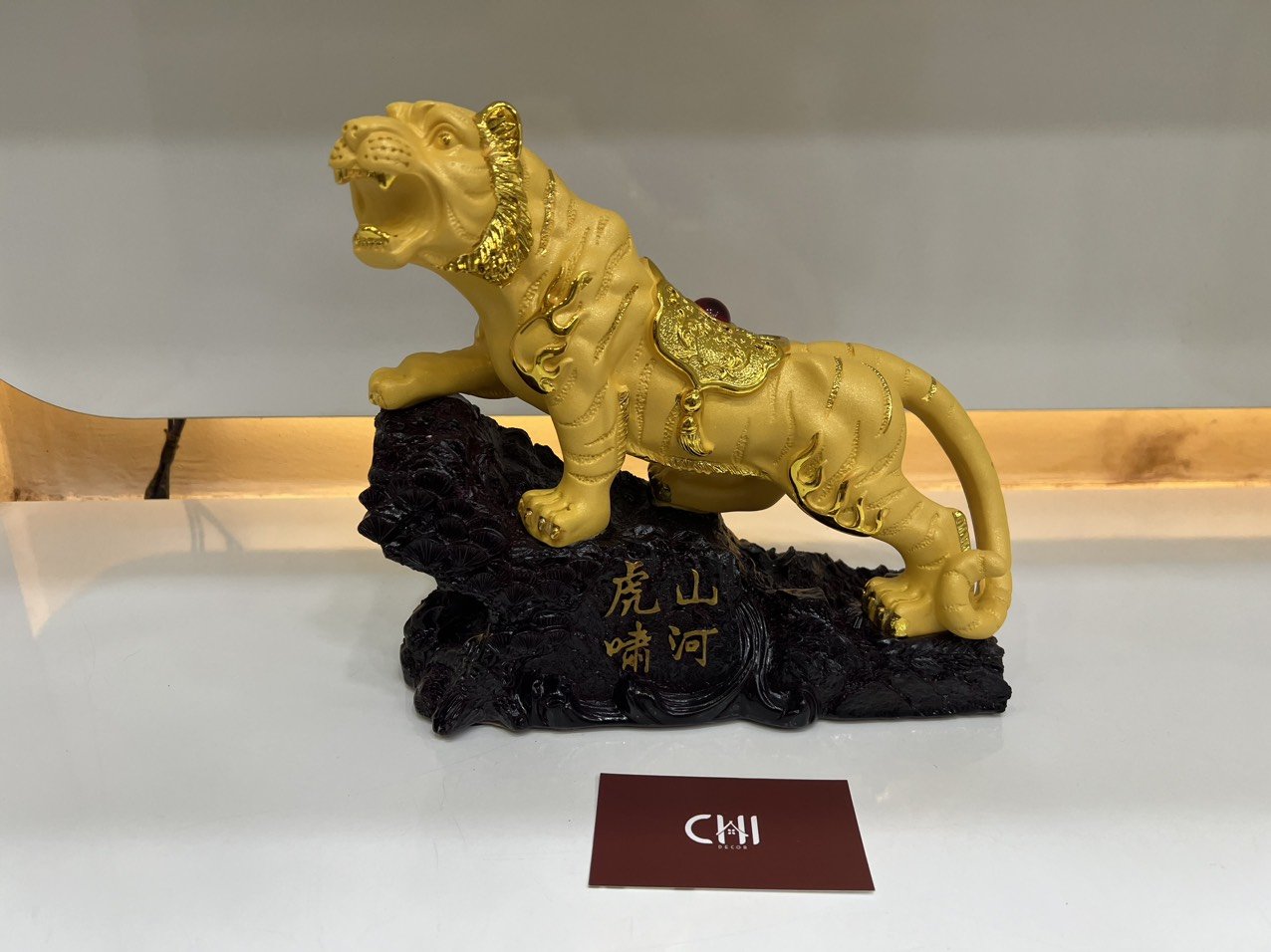 Tượng hổ ngự sông núi đế đen
