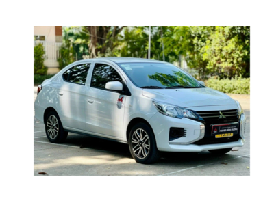 Mitsubishi Attrage số sàn màu trắng đã qua sử dụng