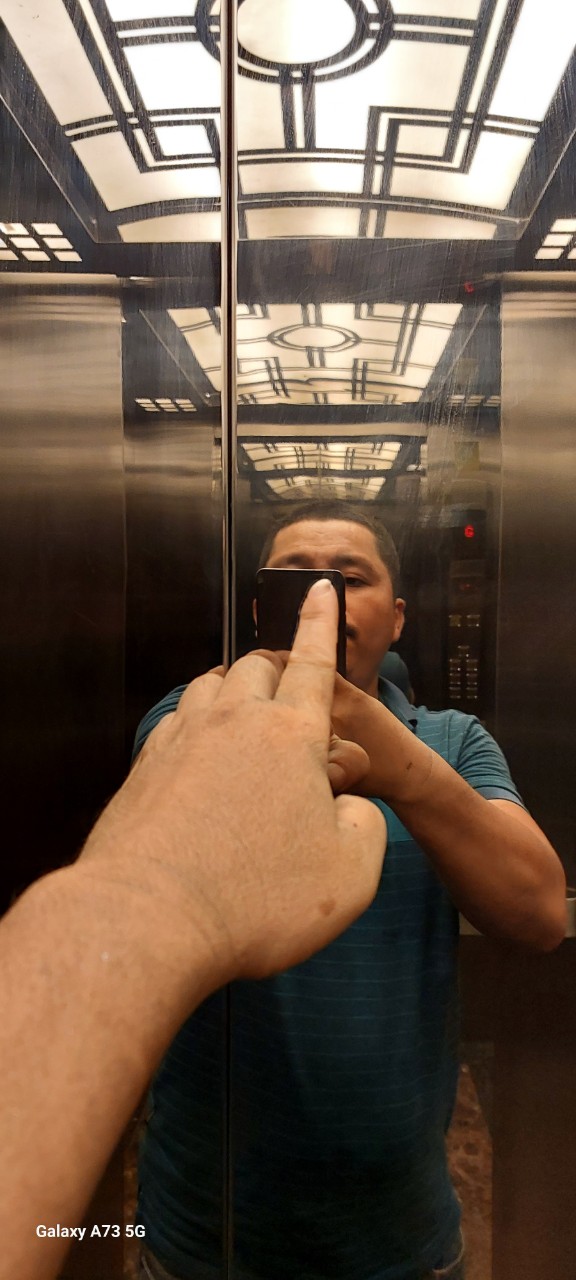 Dịch vụ đánh bóng thang máy INOX