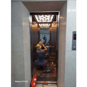 Dịch vụ đánh bóng phục hồi thang máy trầy xước ố màu