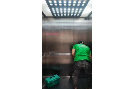 Dịch vụ đánh bóng thang máy INOX