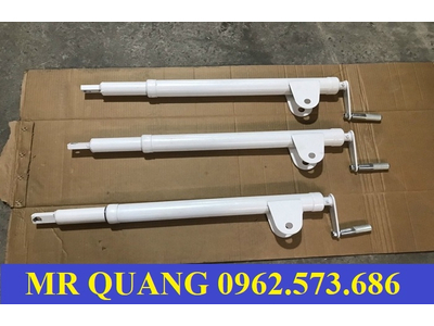 Tay quay nâng hạ máng xả xe trộn bê tông