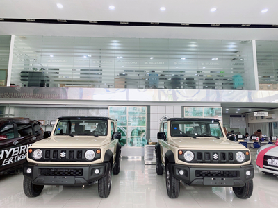Suzuki Jimny (2 tông màu)