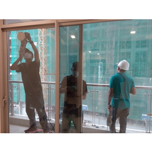 Phục hồi kính trầy xước, ố mờ, canxi hóa | Hoàng Gia