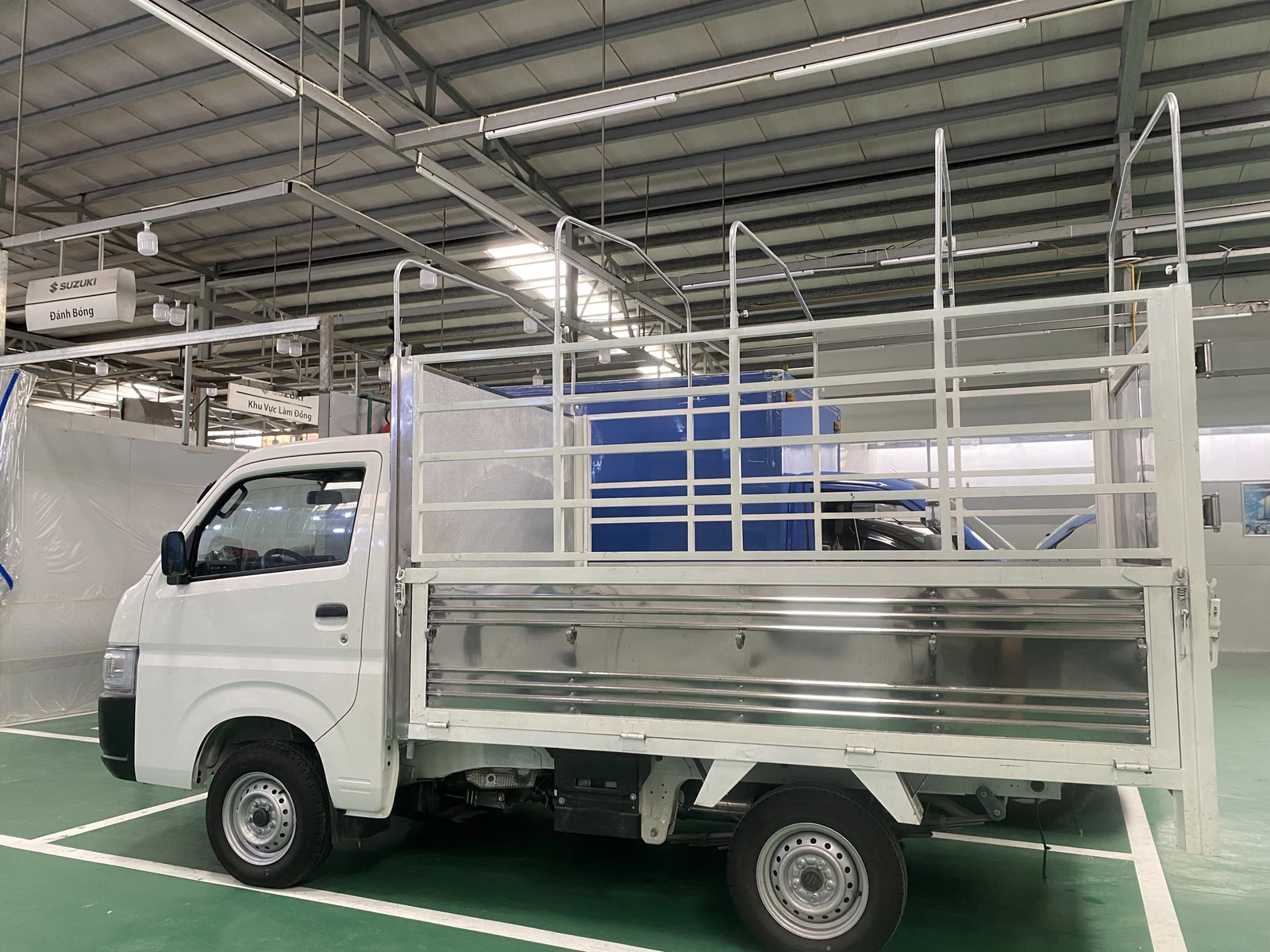 Xe Tải Suzuki Thùng Mui Bạt 705kg - 810kg: Bảng Giá & Lăn Bánh 2026