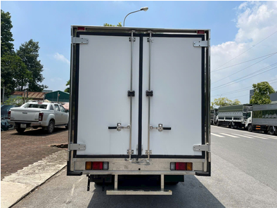 Isuzu 2.7 Tấn – QKR270 – Xe Tải Thùng Kín Dài 4.4m (QKR77HE5)