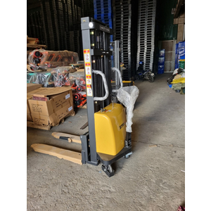 Xe nâng tay bán tự động tải trọng 1500kg model DYC15 hãng STAXX