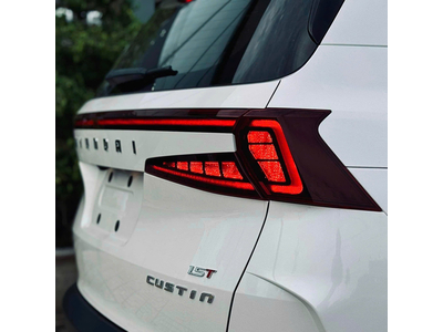 Hyundai Custin 1.5L Tiêu Chuẩn