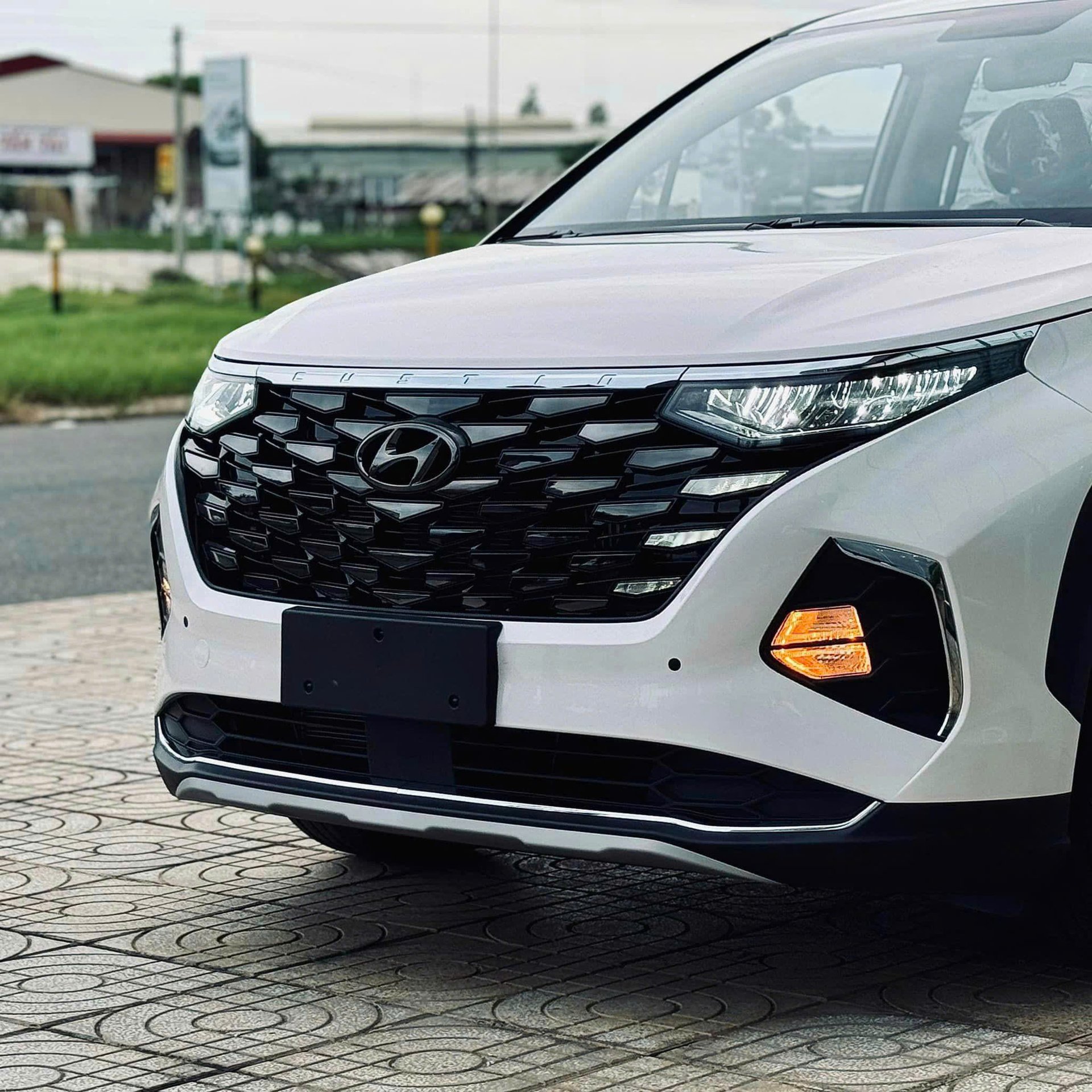 Hyundai Custin 1.5L Tiêu Chuẩn