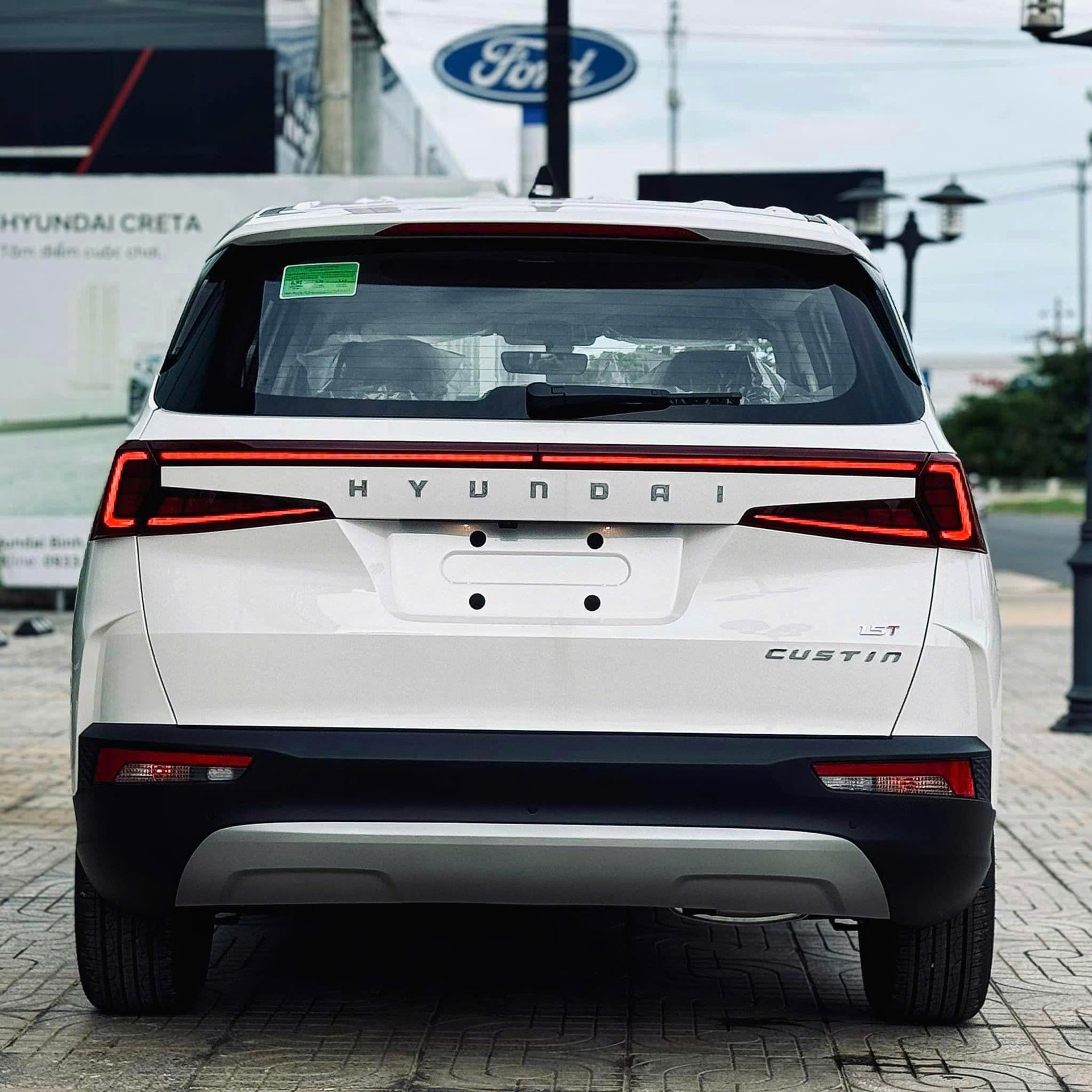 Hyundai Custin 1.5L Tiêu Chuẩn