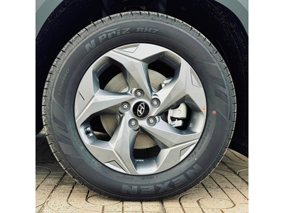 Hyundai Custin 1.5L Tiêu Chuẩn