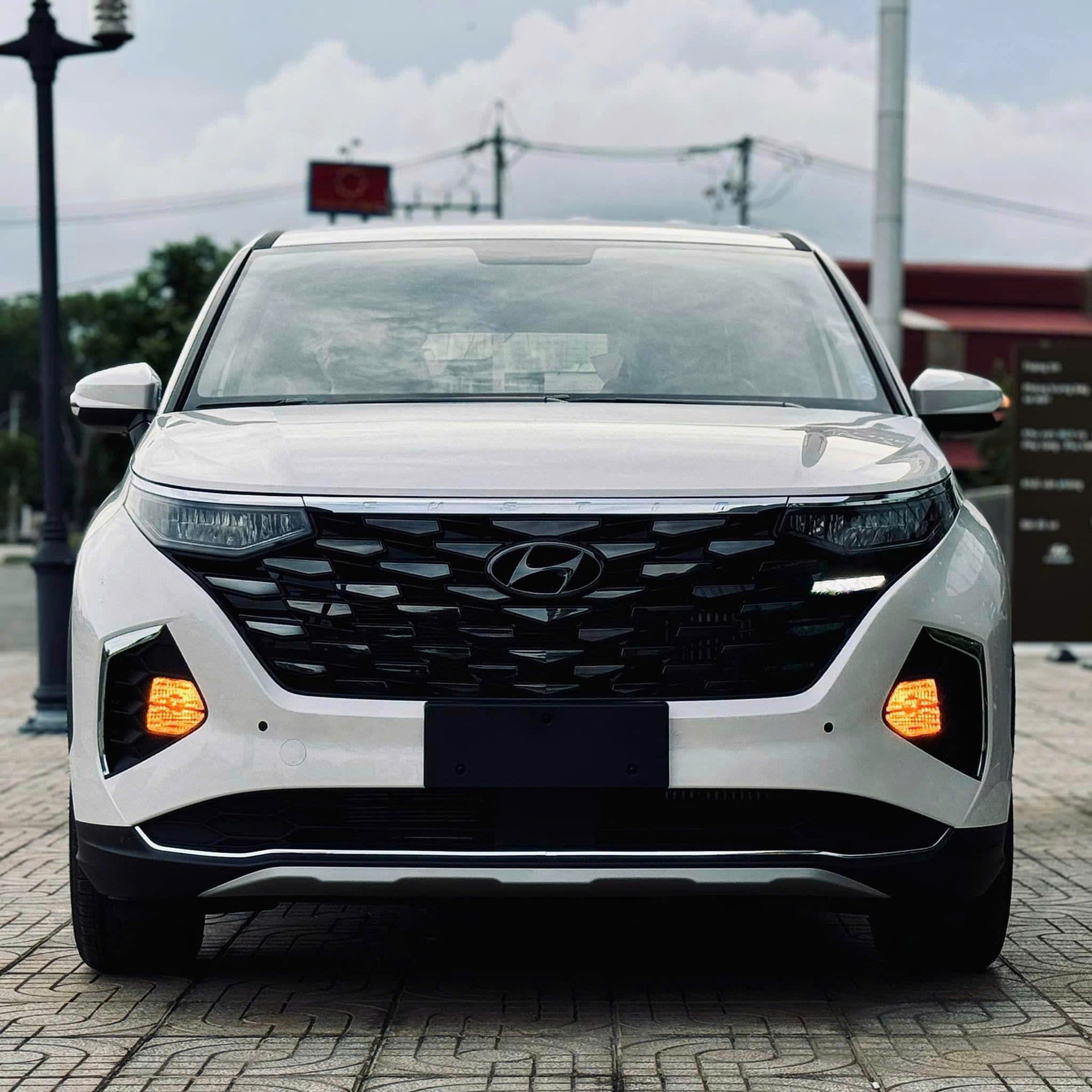 Hyundai Custin 1.5L Tiêu Chuẩn