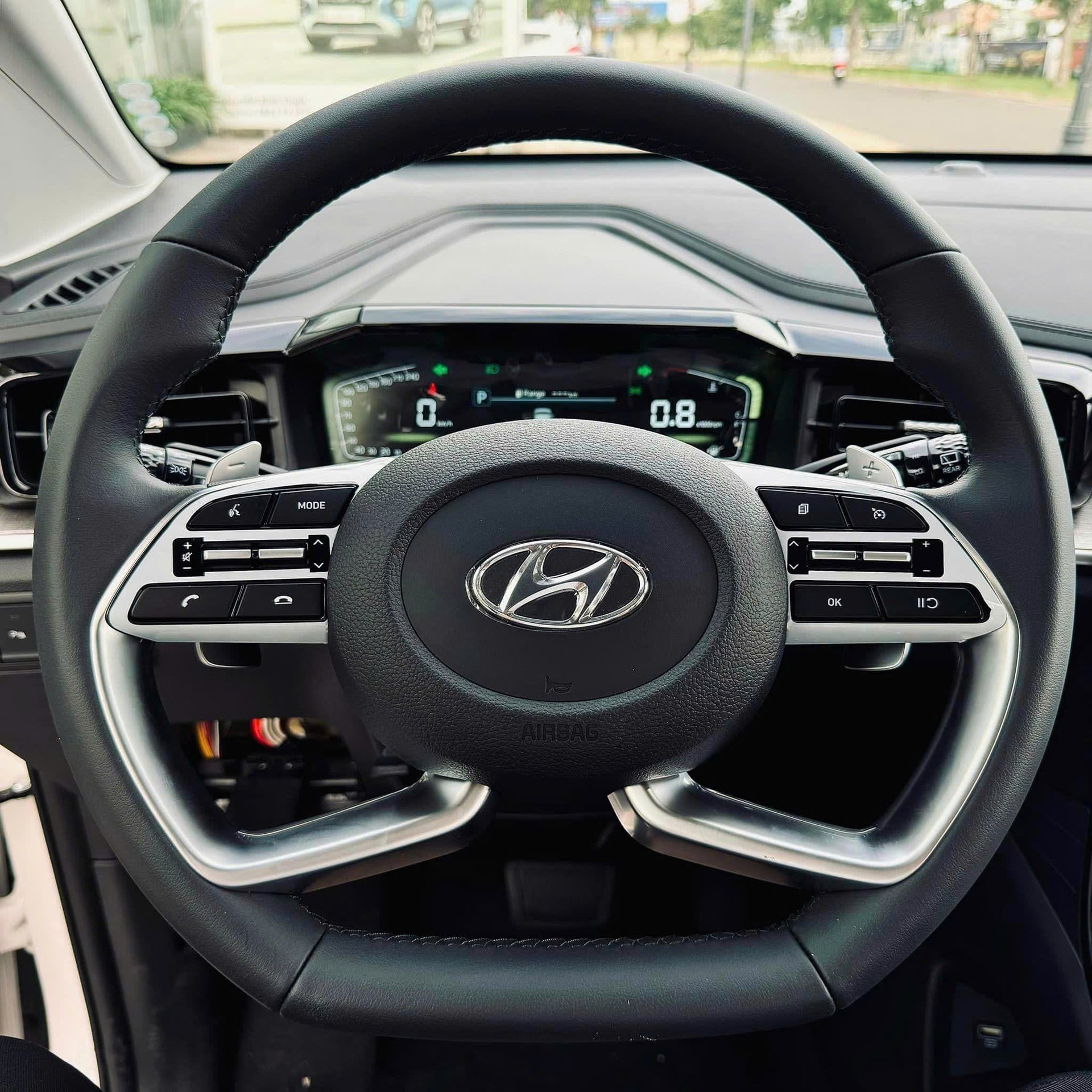 Hyundai Custin 1.5L Tiêu Chuẩn
