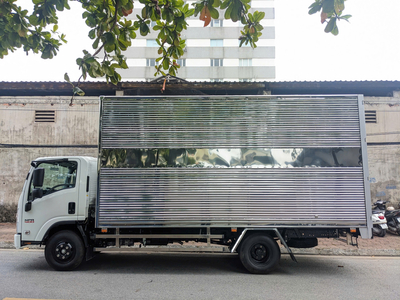 Isuzu 3.5 Tấn – Ôtô Chở Pallet Chứa Cấu Kiện Điện Tử – Xe Tải ISUZU 3.5 Tấn Chở Pallet (NPR85KE4)