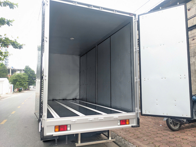 Isuzu 3.5 Tấn – Ôtô Chở Pallet Chứa Cấu Kiện Điện Tử – Xe Tải ISUZU 3.5 Tấn Chở Pallet (NPR85KE4)