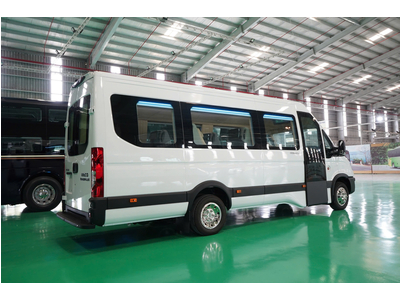 XE KHÁCH IVECO LIMOUSINE 9 CHỖ (IVECO DAILY PLUS)
