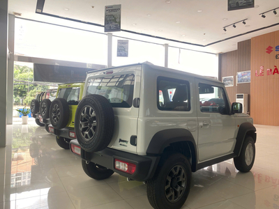 Suzuki Jimny (1 tông màu)