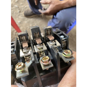 KHỞI ĐỘNG TỪ MITSUBISHI 150A CŨ