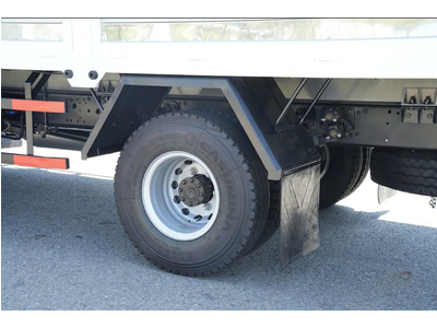 Xe Tải Mitsubishi Fuso FA 140 - Thùng Mui Bạt - Tải 6.5 Tấn - Thùng dài 5,2m