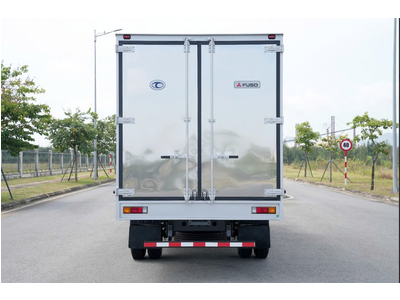 Xe Tải Mitsubishi Fuso Canter TF8.5L Thùng Kín - Tải 4.7 Tấn - Thùng Dài 6.2m