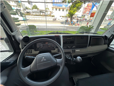 XE TẢI MITSUBISHI FUSO CANTER TF4.9 THÙNG MUI BẠT 2 TẤN ĐỜI MỚI NHẤT
