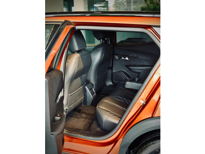 New Peugeot 2008 Premium - CAM