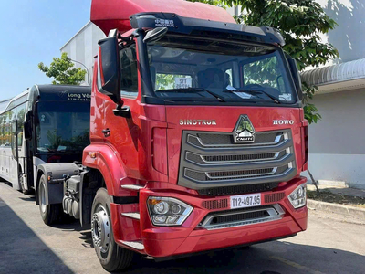 XE ĐẦU KÉO HOWO – MÁY WEICHAI CÔNG SUẤT 300PS