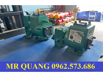Bơm nước xe phun nước rửa đường