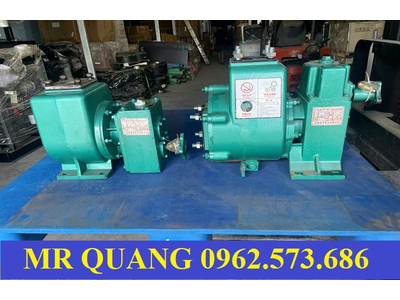 Bơm nước xe phun nước rửa đường