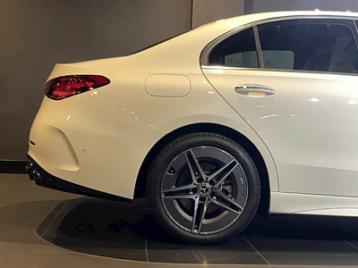 Mercedes-Benz C300 AMG 2025