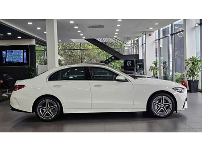 Mercedes-Benz C300 AMG 2025