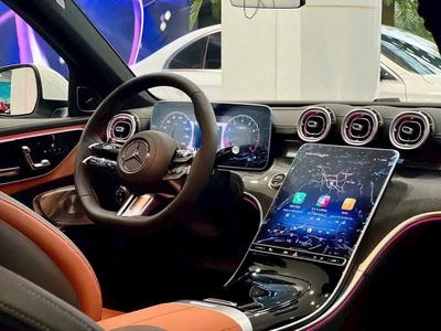 Mercedes-Benz C300 AMG 2025