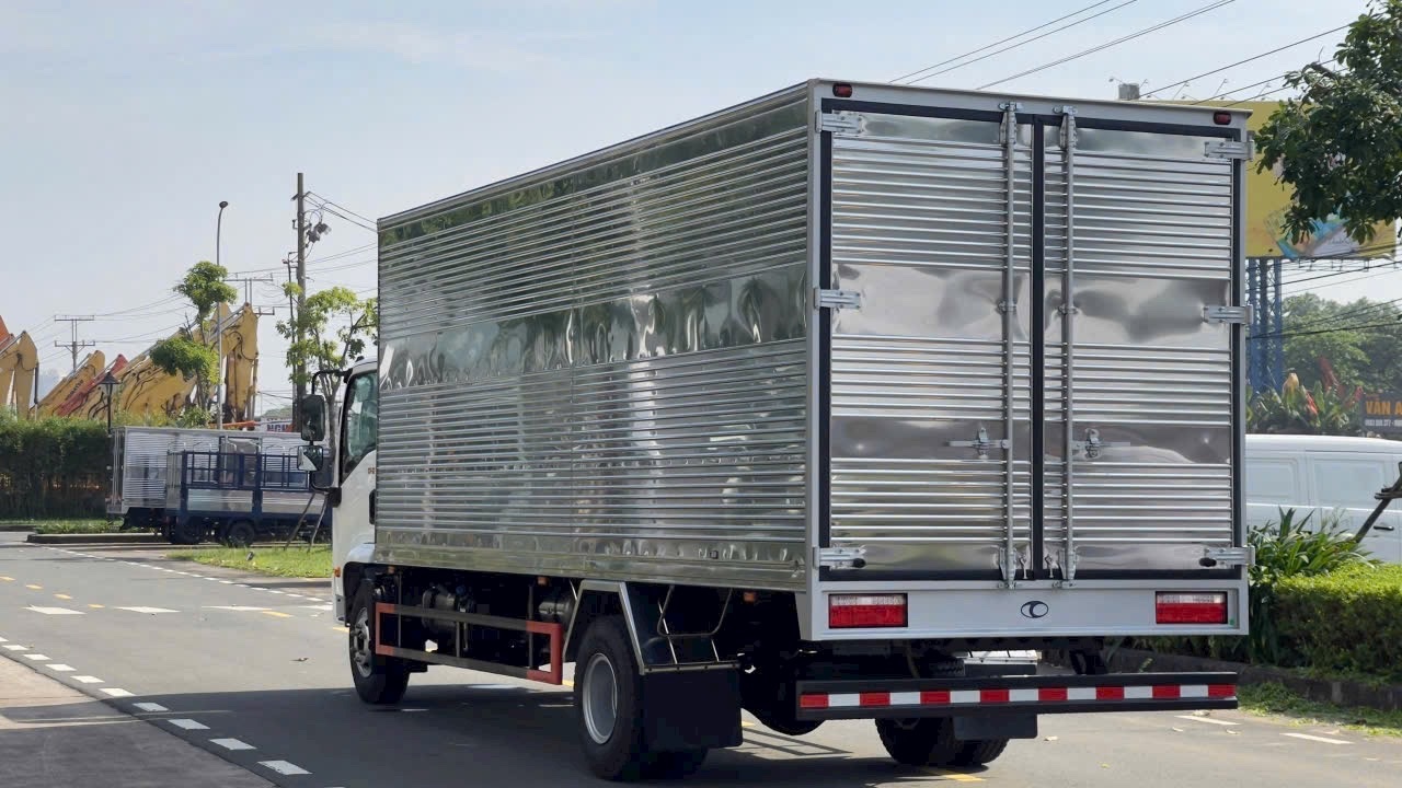 XE TẢI 5 TẤN THACO LINKER T2-12 THÙNG KÍN DÀI 6m3 ĐỘNG CƠ WEICHAI TOP 1