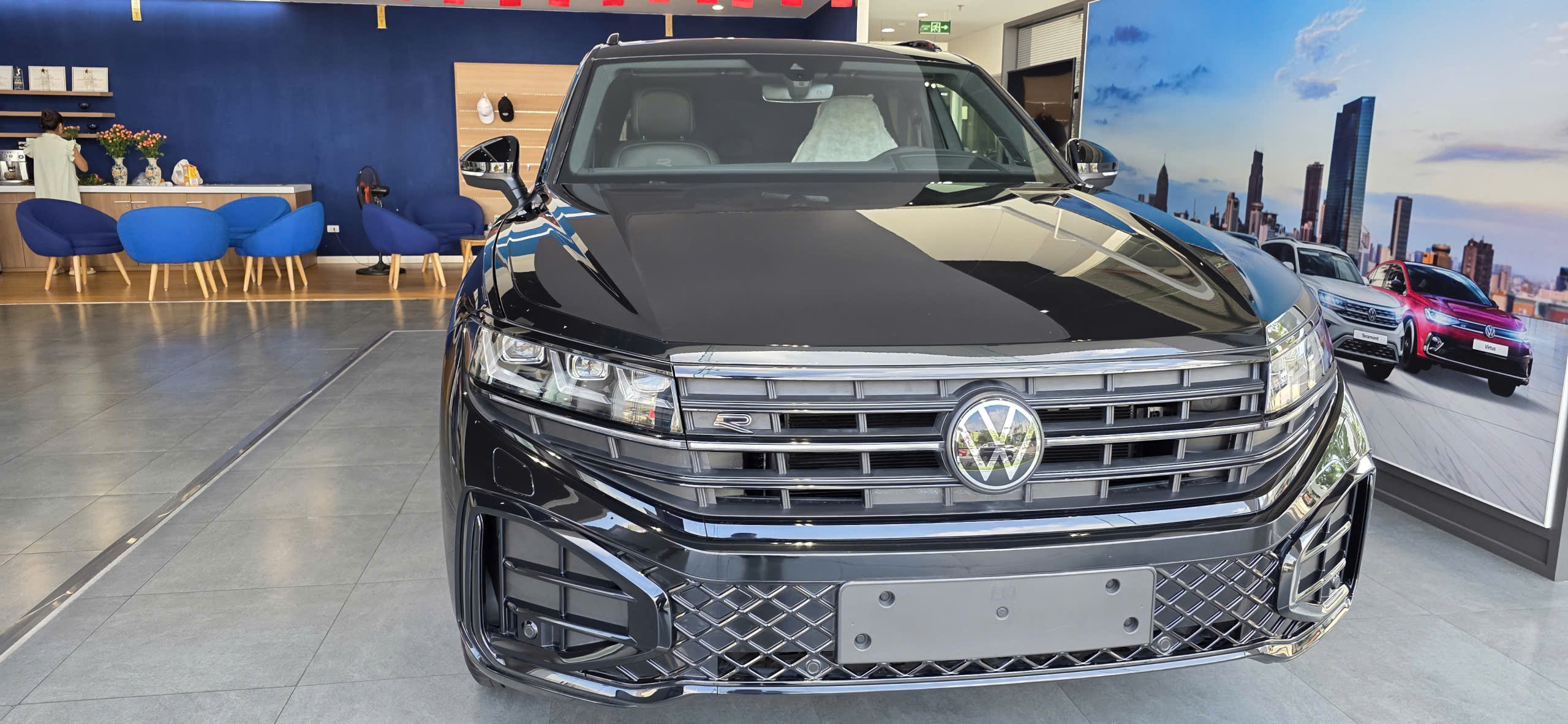 Volkswagen Touareg 2.6L - Hình 6