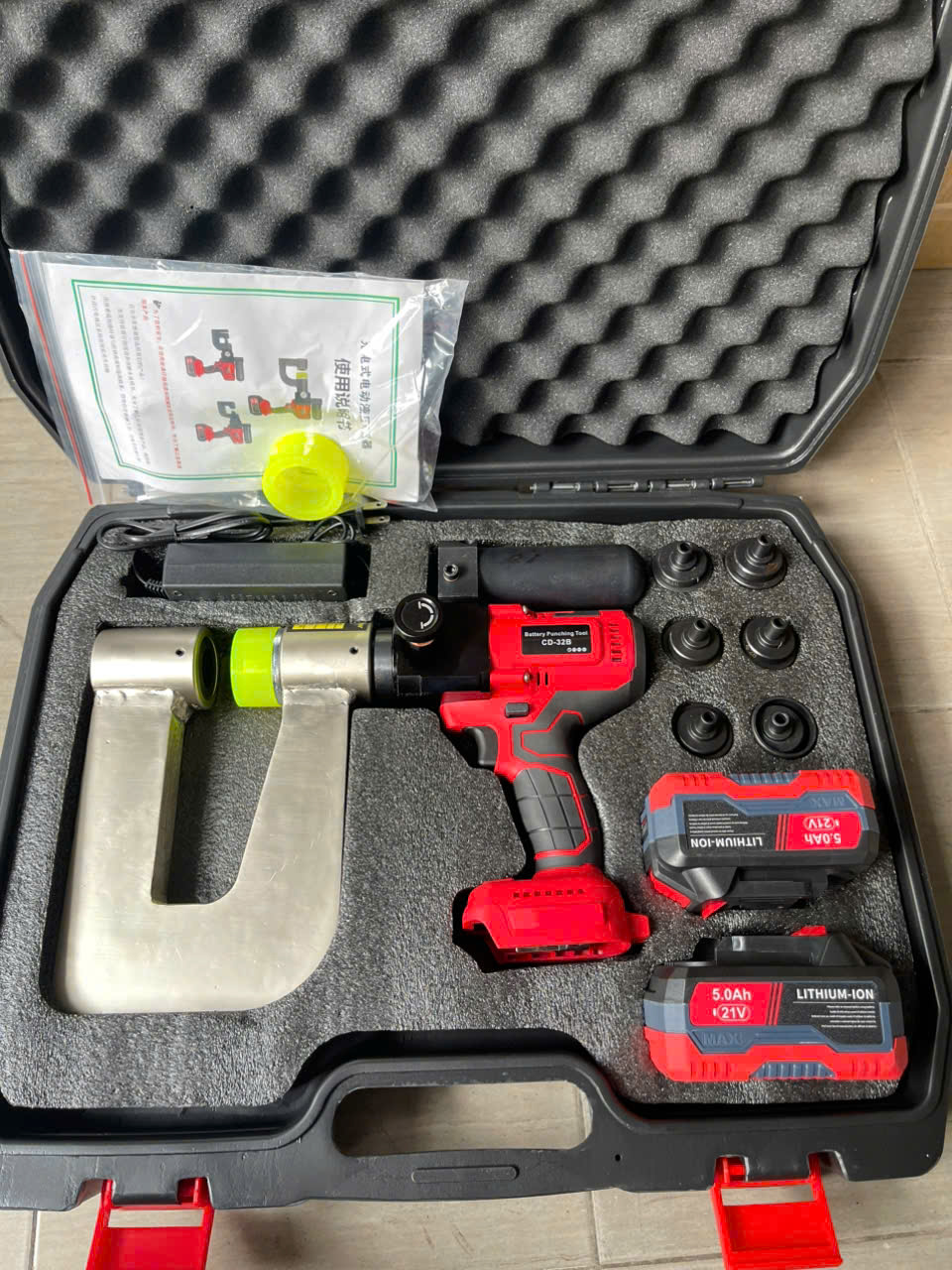 Đột máng cáp thủy lực dùng pin SYD-32B