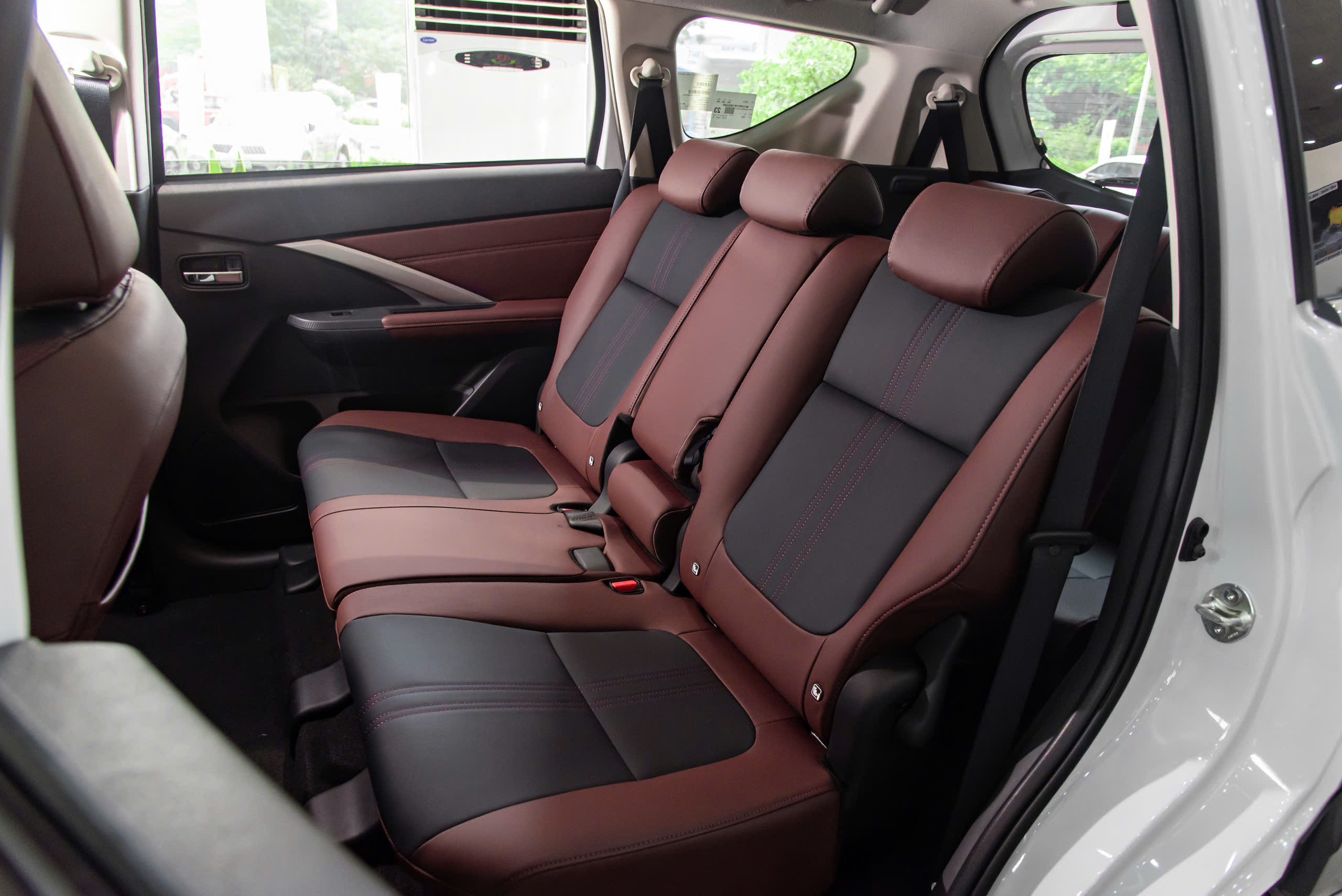 MITSUBISHI XPANDER & XPANDER CROSS MỚI CHÍNH THỨC RA MẮT