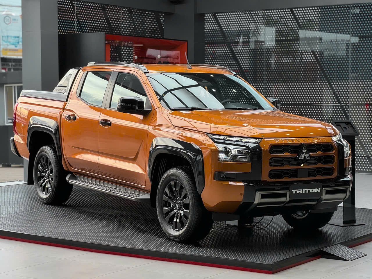 All-New Mitsubishi Triton 4WD AT Athlete