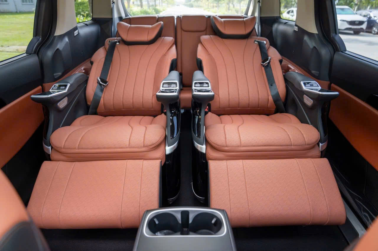 New Carnival 1.6 Turbo HEV Signature 7S (2 ghế VIP)