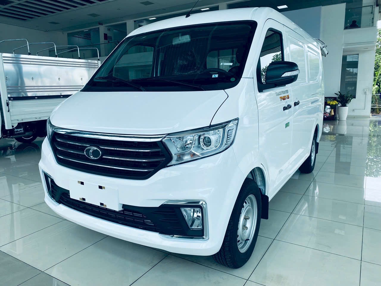 XE TẢI THACO TF420V 2S Tải 945 KG Thùng 2m3