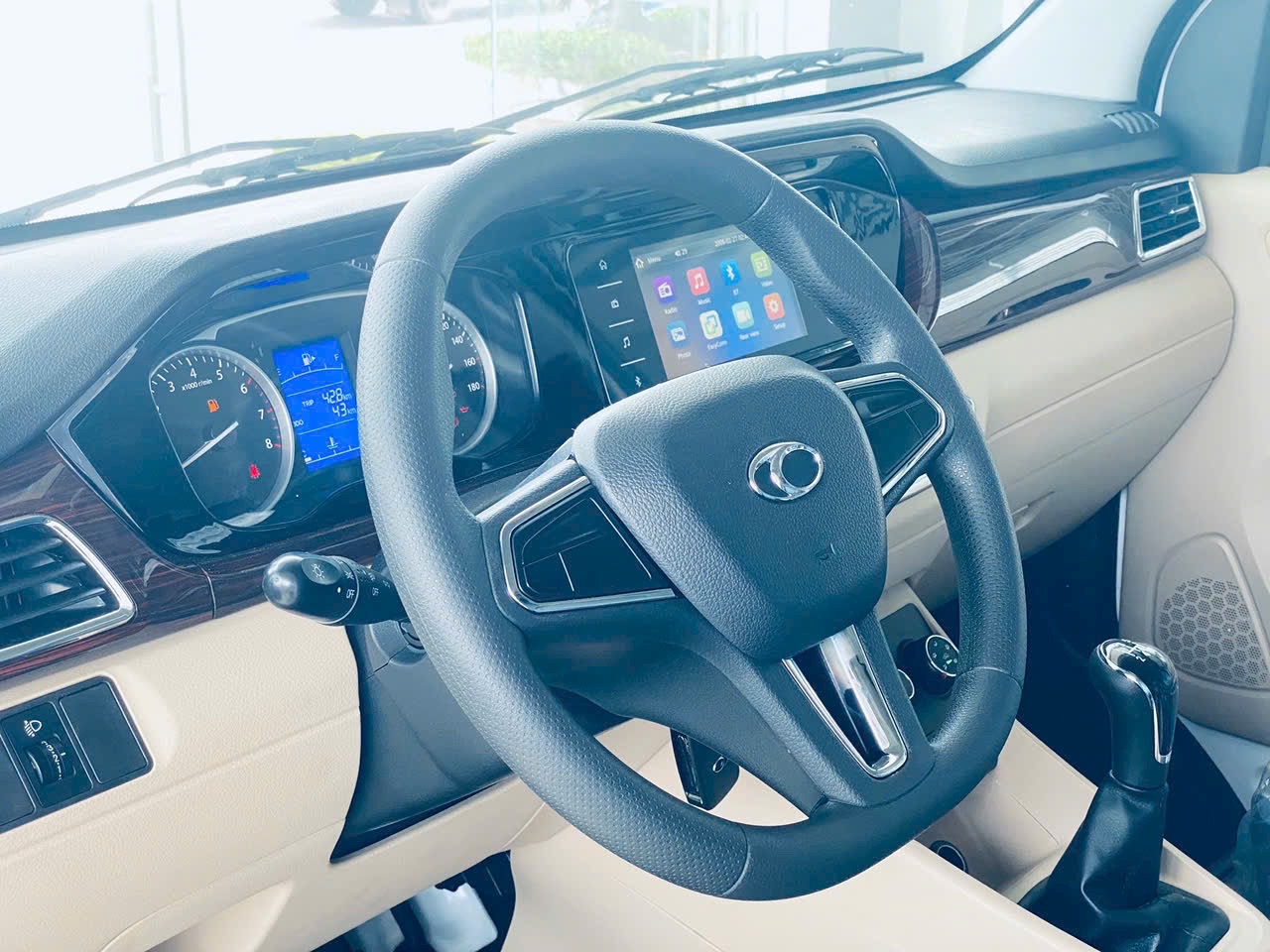 XE TẢI THACO TF420V 2S Tải 945 KG Thùng 2m3