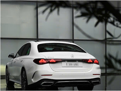 Mercedes Benz E300 AMG 2025