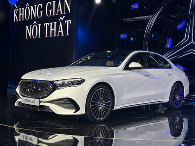 Mercedes Benz E300 AMG 2025