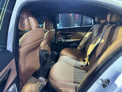 Mercedes Benz E300 AMG 2025