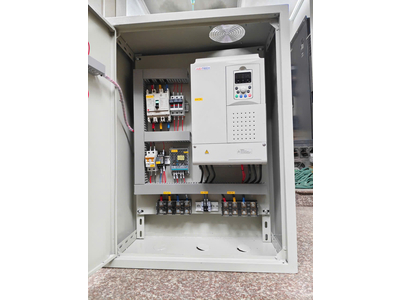 Tủ điều khiển bơm chạy Biến Tần .có tín hiệu Phao/Công tắc áp suất