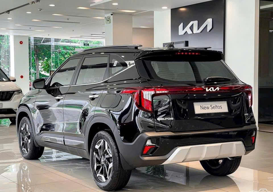 KIA New Seltos 1.5L AT
