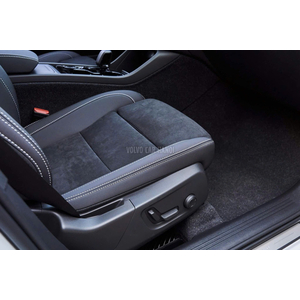 Volvo XC40 Ultra Dark