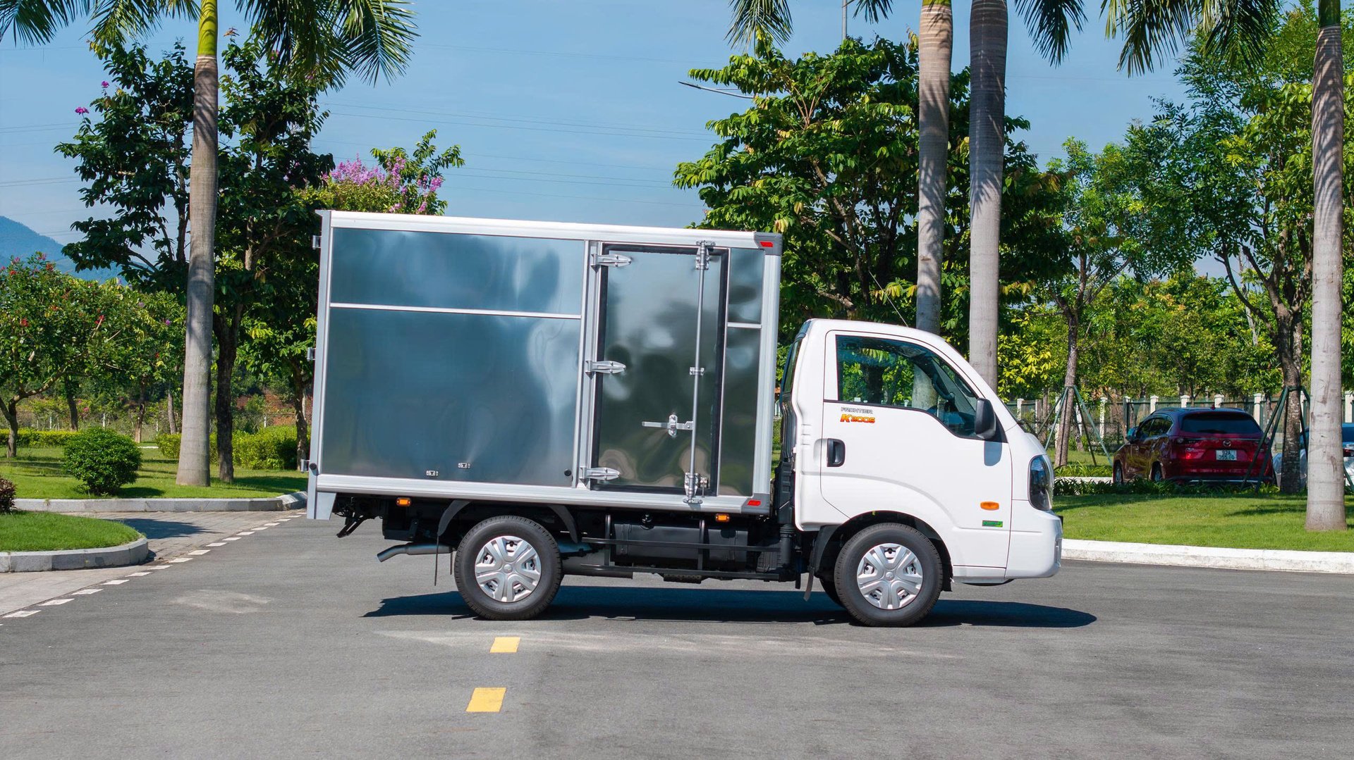 Xe tải KIA K200S 4WD - Thùng kín - Tải trọng 1,49 tấn