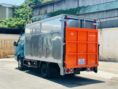 XE TẢI K250 THÙNG KÍN BỬNG NÂNG 1 tấn 9 THÙNG DÀI 3m5